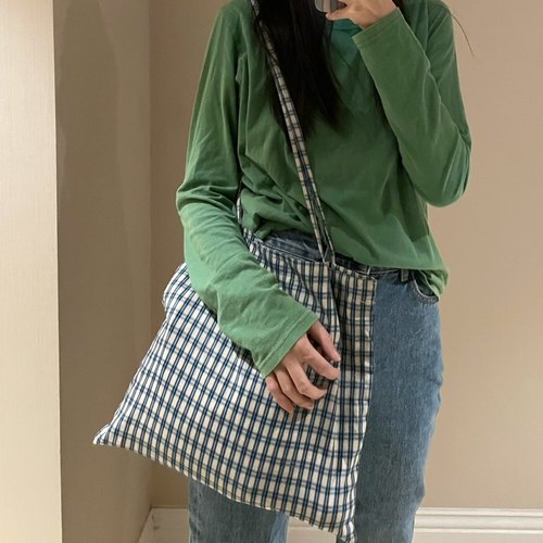 普鲁士蓝格子单肩斜挎包