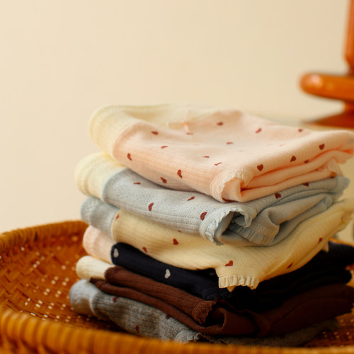 96%纯棉爱心包臀三角内裤