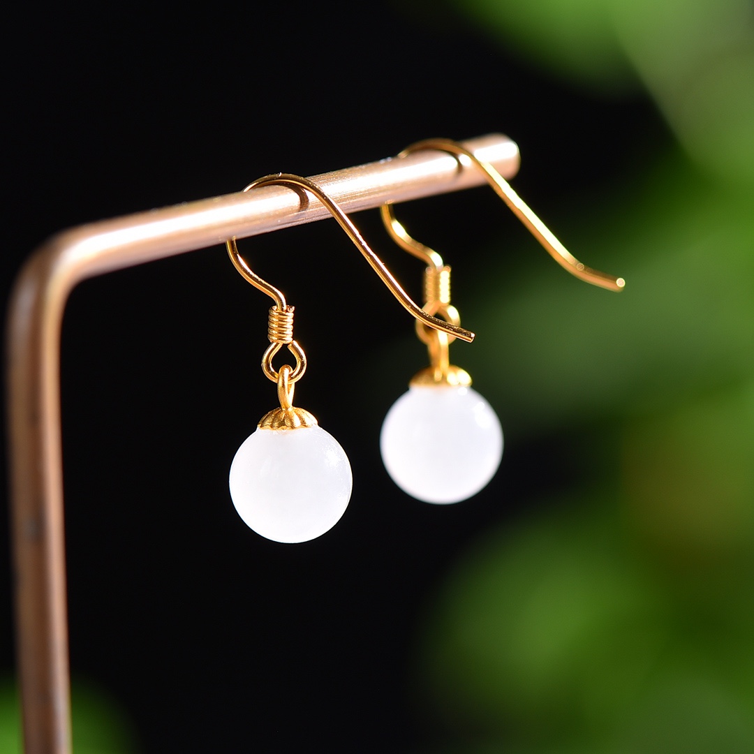 银镶嵌和田玉8厘珠子素银耳坠