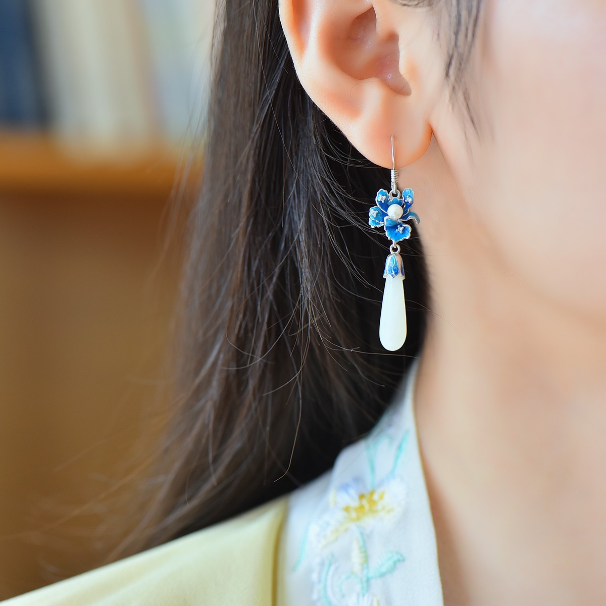 s925银镶嵌和田玉珐琅彩柱形耳坠天然国风复古简约优雅百搭耳饰