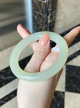 外蒙料青白玉胖圆条手镯高仿