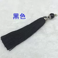 Черная кисточка с застежкой-карабином 3632