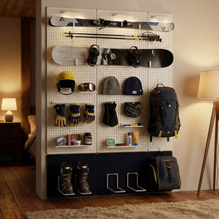 雪具运动洞洞板雪板置物架定制墙上墙面金属造型墙雪橇板工具展示