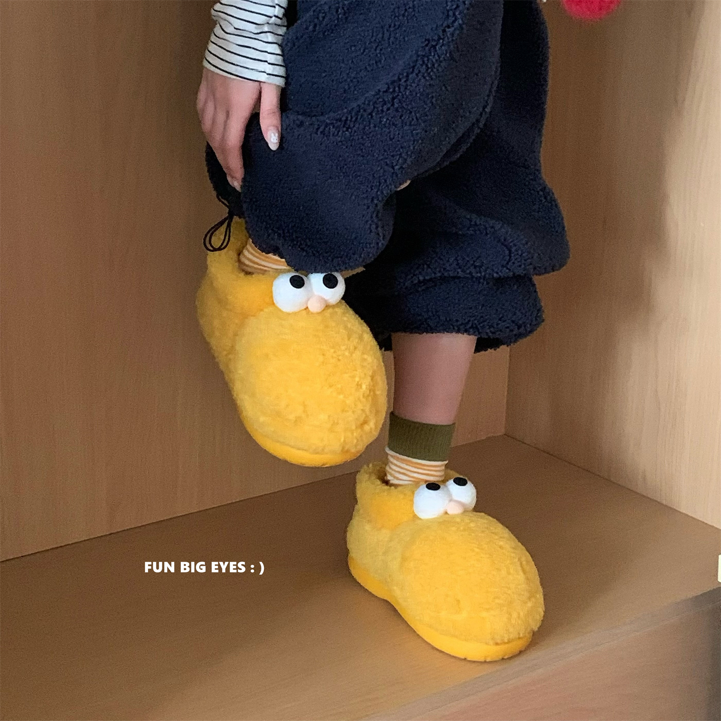 细细条趣味大眼睛保暖毛毛靴子