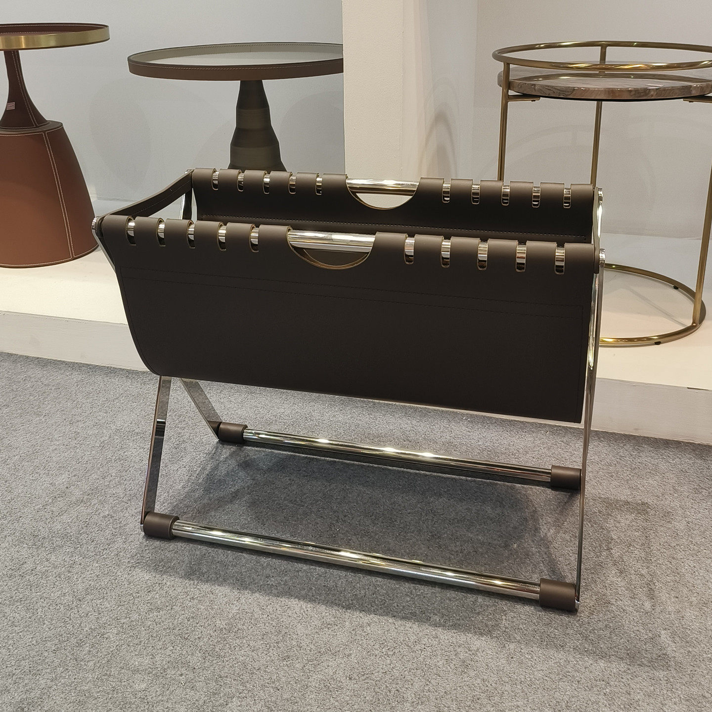 客厅简约不锈钢书报架折叠可移动皮质杂志收纳架落地报刊架置物架