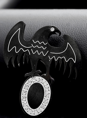 哥特风立体黑色老鹰项坠