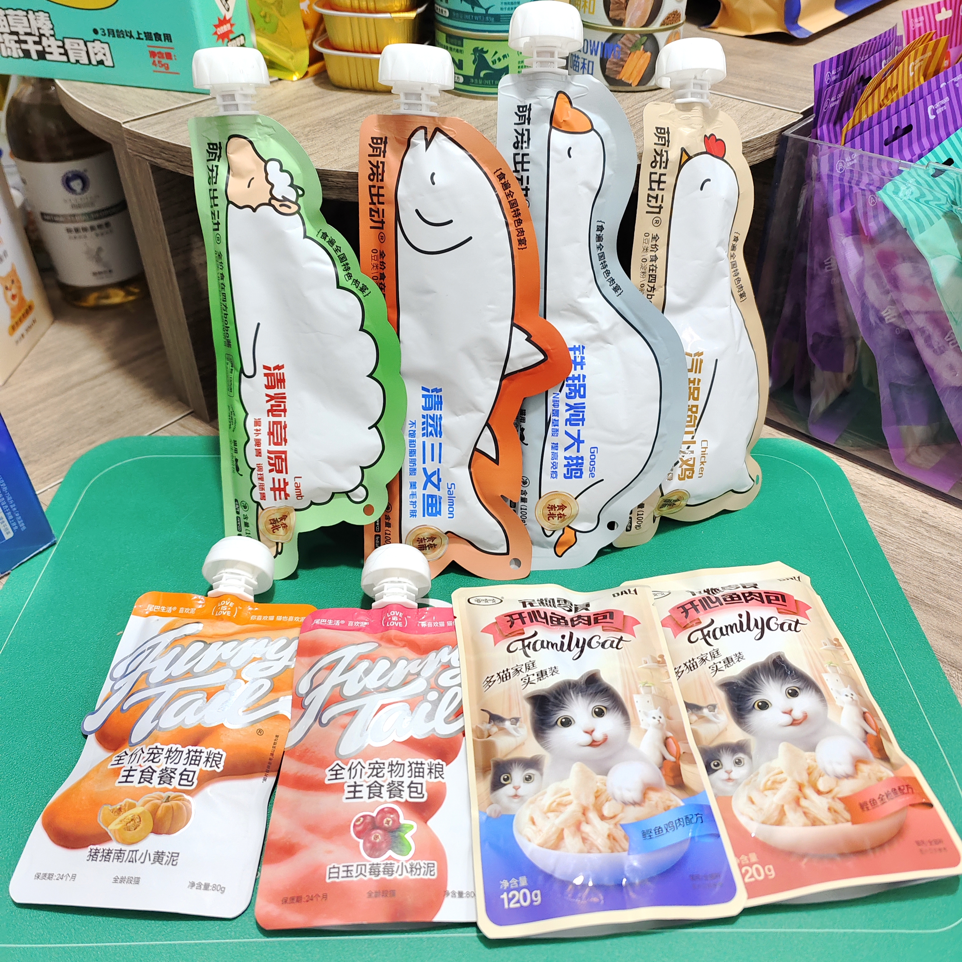 猫零食补水湿粮餐包:尾巴生活喜欢泥吸吸酱海吱吱鱼肉包萌宠出动