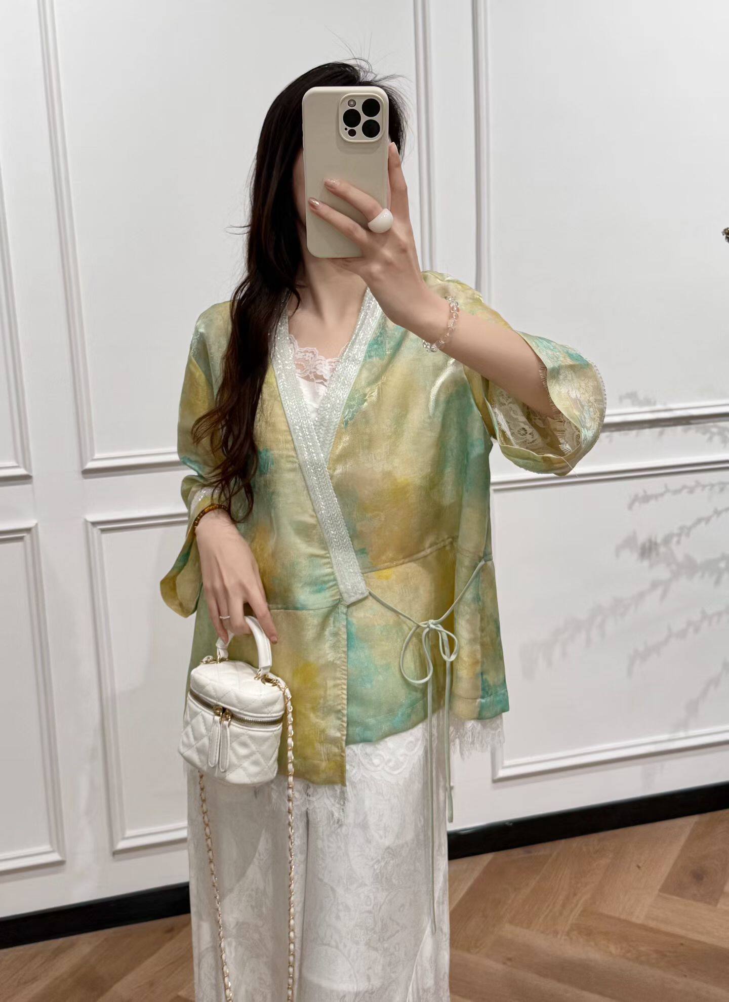 新中式2026V领茶服式钉珠薄款外套拼接蕾丝宽松上衣 - 实物图
