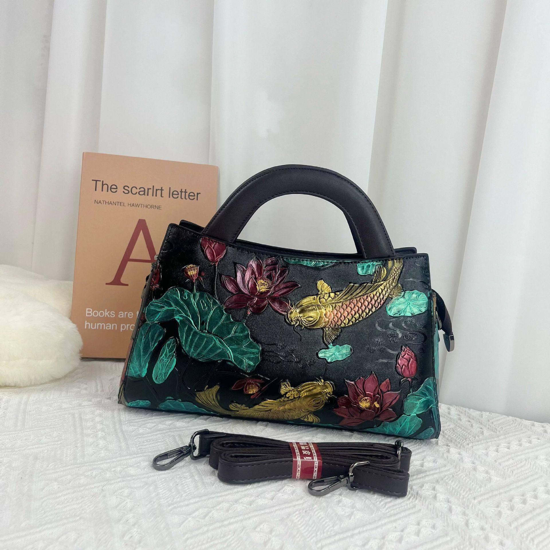 中国风女士手提包复古招财鱼中年妈妈单肩斜挎包潮压花民族风包包,箱包皮具/热销女包/男包,单肩包,淘宝优惠券,粉丝福利购,淘宝优惠卷