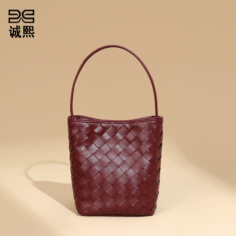 潮流新品手工编织手提女包小巧轻便单肩斜挎包质感纯色迷你水桶包,箱包皮具/热销女包/男包,单肩包,淘宝优惠券,粉丝福利购,淘宝优惠卷