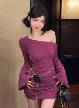 紫色一字肩喇叭袖连衣裙女秋冬季纯欲性感修身显瘦褶皱包臀短裙子