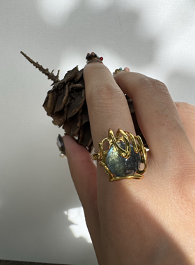 花戒托-金色简约戒托随机送一颗红泥骸骨