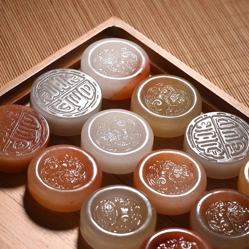 【西泠文房】岫玉镇纸山鬼花钱招财进宝三兔共耳宝相花文镇茶壶盖置玉石月饼镇尺笔搁茶杯盖托中秋礼品伴手礼