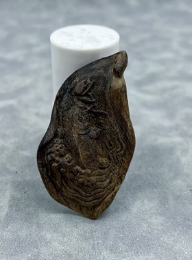 沉水级文莱软丝【年年有余】沉香挂件高56mm宽35mm厚12mm重8.8克