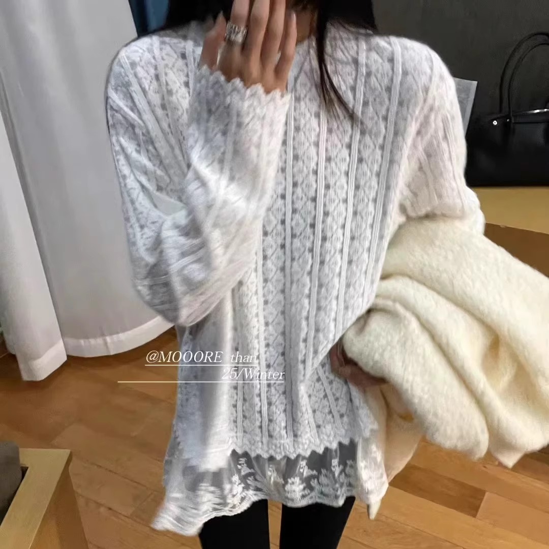 白色蕾丝镂空拼接网纱长袖T恤女
