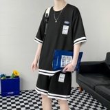 黑色