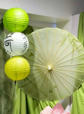 春季甜品台油纸伞绿色竹子梅兰纸灯笼场景布置古风店铺橱窗中式