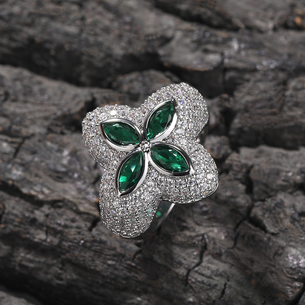 四叶草造型铜镶锆石嘻哈戒指高级小众满钻花形绿钻指环男女手饰品