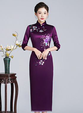 婚宴喜婆婆装高端刺绣旗袍 新款春夏紫色高贵妈妈礼服 修身连衣裙