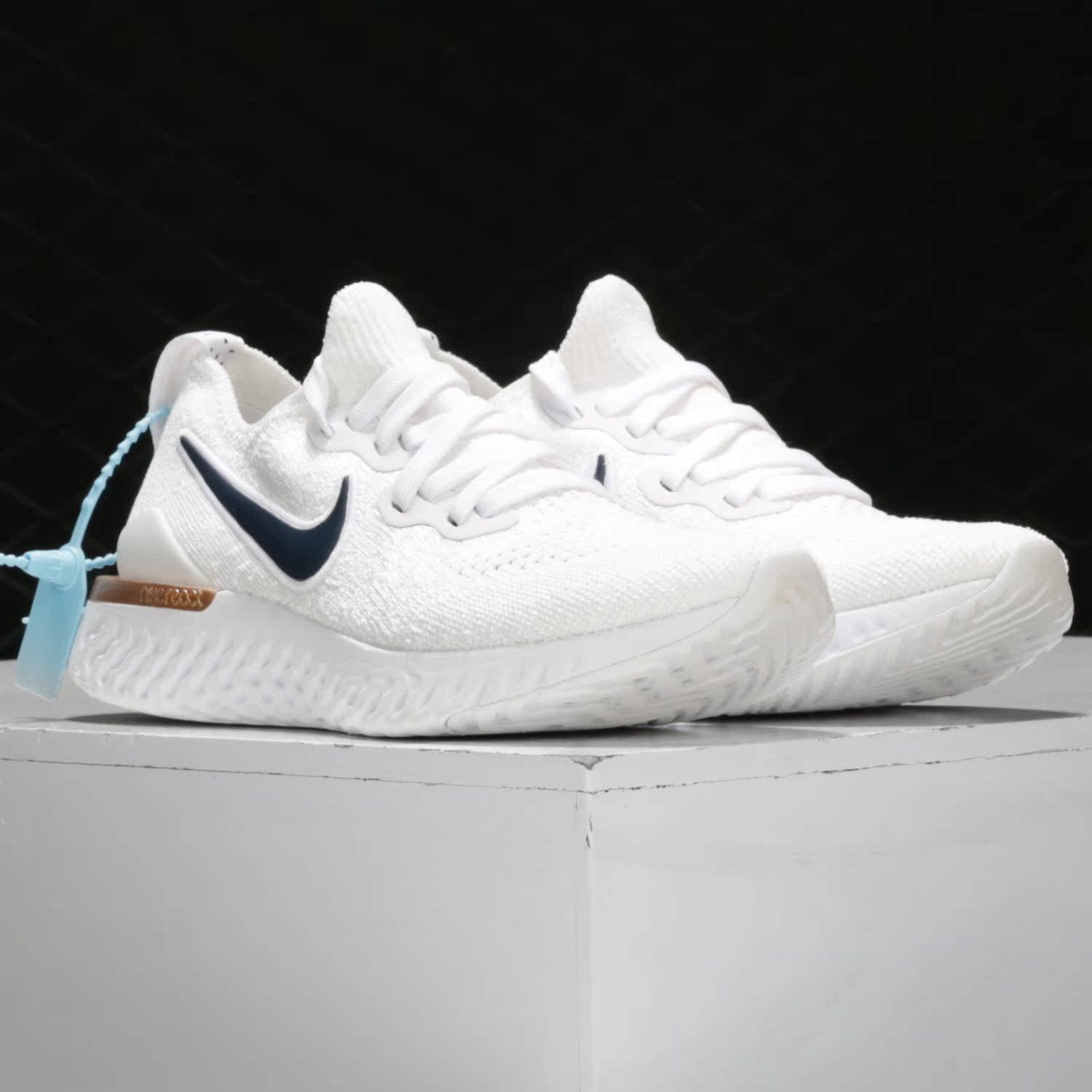 耐克女子泡棉缓震运动跑步鞋