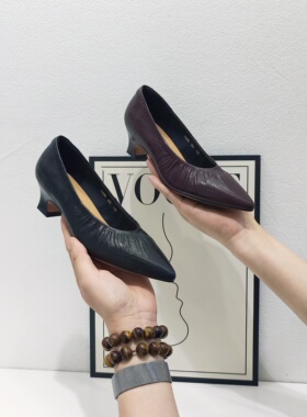 杜诗奴2025新款羊皮褶皱尖头细跟浅口单鞋软底蛋卷鞋女鞋716290