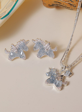 蓝色闪钻独角兽吊坠项链感精致百搭甜美可爱设计高级感锁骨链颈链