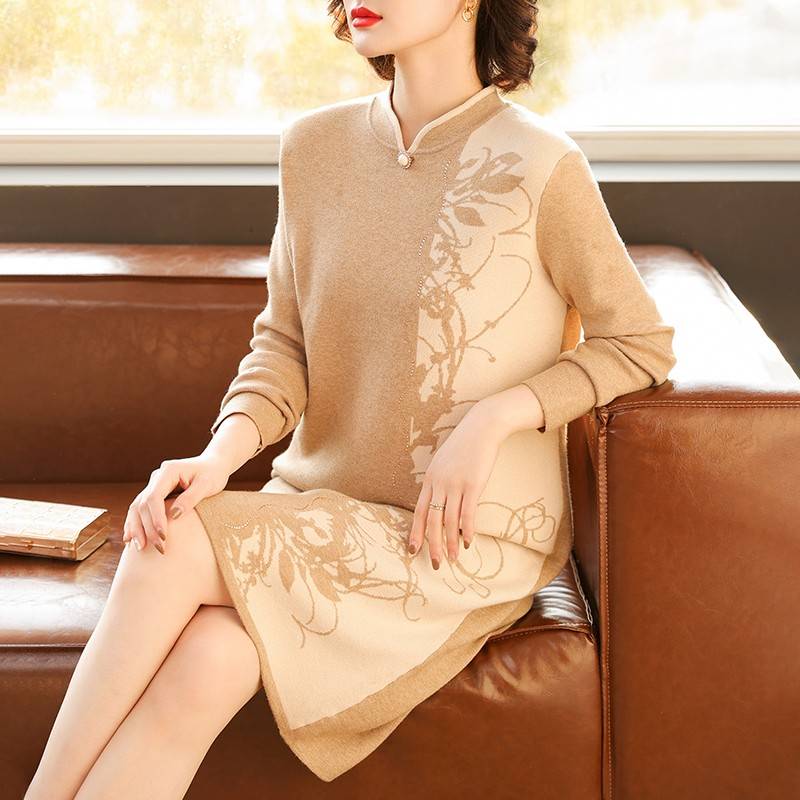 本命年红色妈妈秋冬针织连衣裙过年衣服中老年女中长款打底毛衣裙