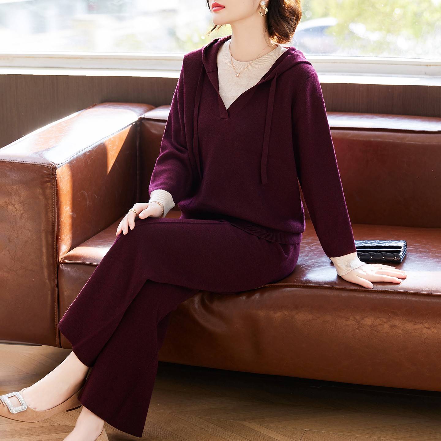 妈妈秋装休闲运动服套装中老年女春秋洋气减龄连帽卫衣针织两件套