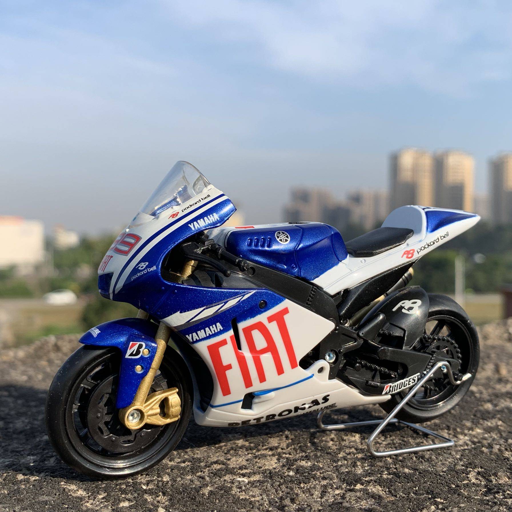1:18雅马哈moto gp m1 摩托车模型 99号 长11.5cm