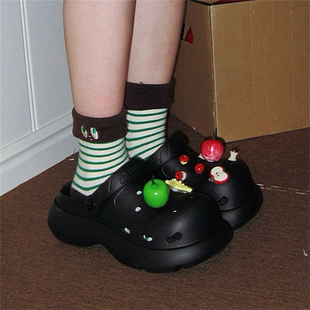 新款DIY立体红绿苹果多巴胺洞洞鞋女厚底防滑夏季外穿沙滩凉拖鞋