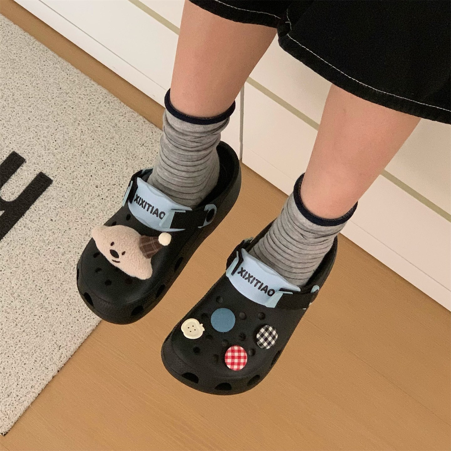 细细条休闲趣味亲子足弓洞洞鞋