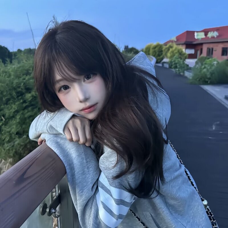 可爱潮流连帽开衫女生秋季小众通勤风休闲百搭学院风简约洋气外套