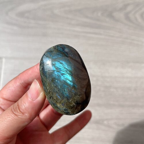 157蓝光紫光拉长石幻彩拉长石爱心把玩摆件53*36*26mm75g