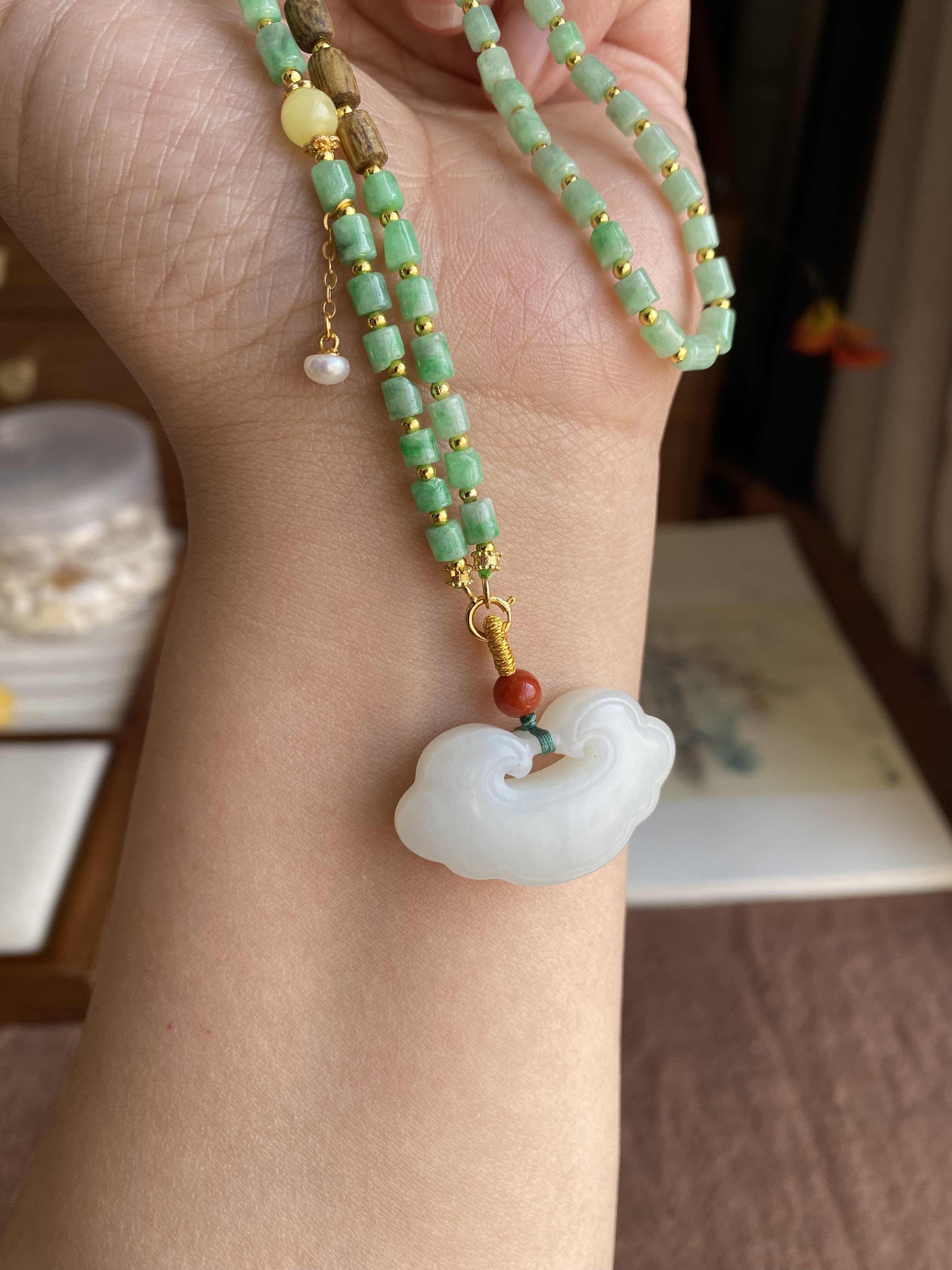 天然俄料和田玉羊脂白玉如意锁吊坠挂件天然翡翠项链