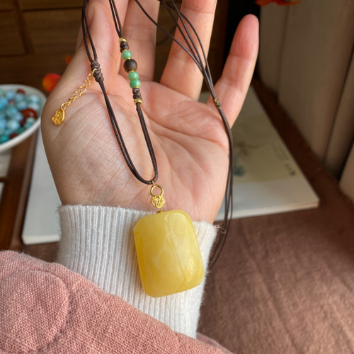 天然原矿俄料白蜡蜜蜡吊坠蜜蜡无事牌毛衣链秋冬国风项链