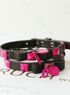 11美式复古品牌黑色洛丽塔PU硬皮质感玫红色铆钉挂坠手链