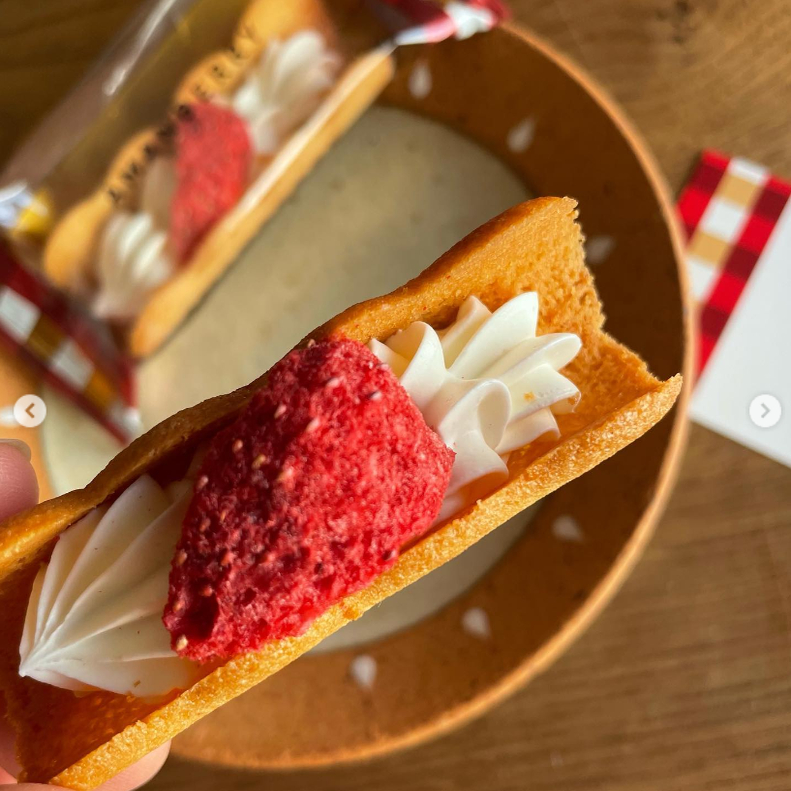 人气爆款 日本福冈Amanberry人气草莓奶油脆饼饼干伴手礼