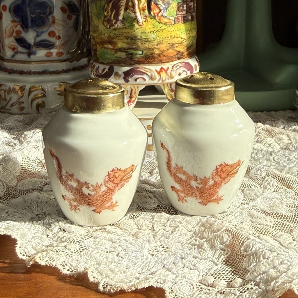 福利特价一对龙纹手绘盐胡椒调料罐