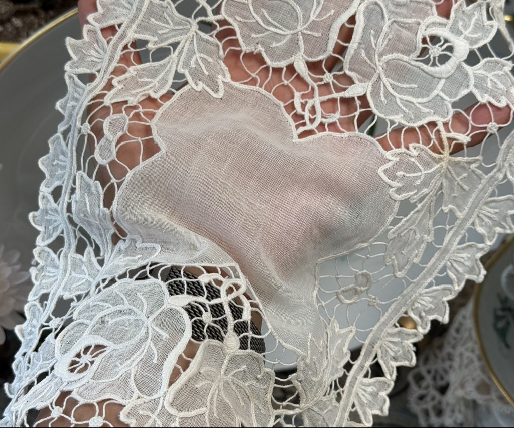 微瑕欧洲中古蕾丝玫瑰手绣锁边细棉纱盘垫18*28cm