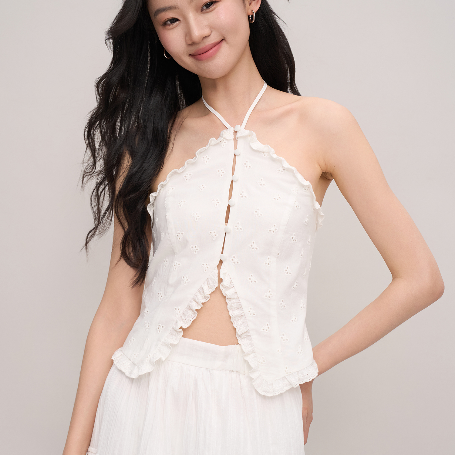 TANSSHOP度假风刺绣挂脖小上衣