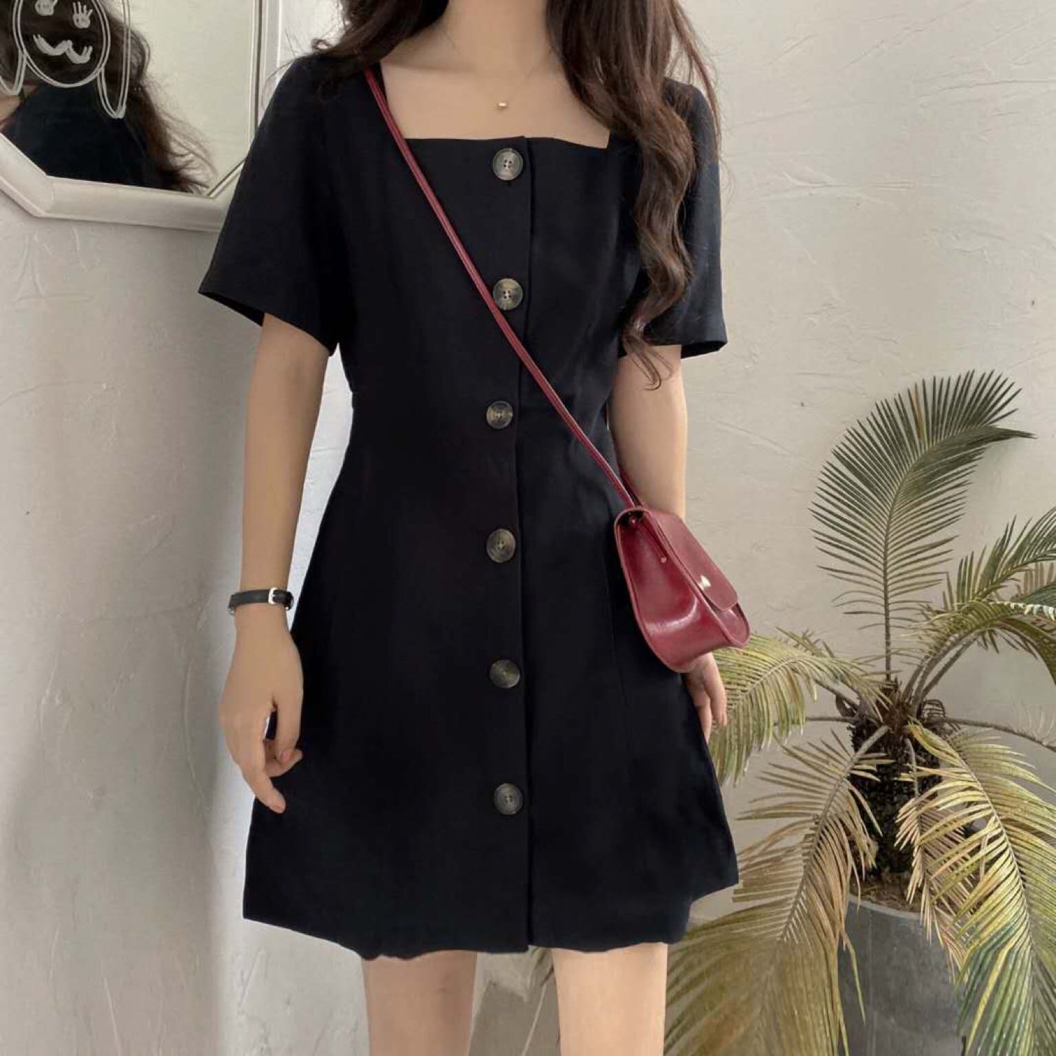 Spring and summer new Korean version slim waist square collar short sleeve small black dress versatile simple foreign style dress women's fashion