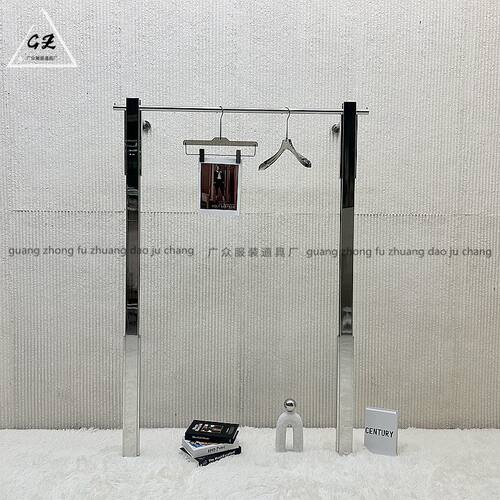 服装店展示架不锈钢极约上墙架买手店靠墙架镜面侧挂架潮牌店专用