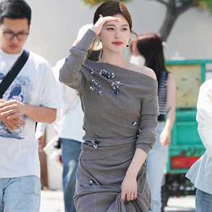 许我耀眼赵露思许妍同款衣服穿搭女灰色一字领针织毛衣半身裙套装