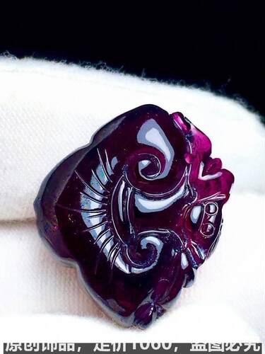 送朋友礼物如意吊坠挂件精致天然石榴石晶体通透雕刻颜色紫色规格