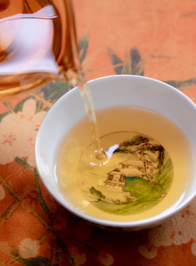 醴陵釉下彩手绘山水主人杯
