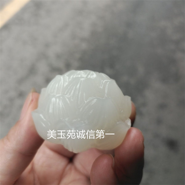 油润阿富汗白玉立体雕刻高雅莲花冰清玉洁把件手玩件男女款玉石