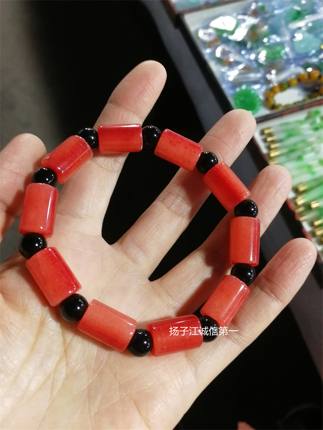 天然红色翡翠精雕时来运转路路通圆柱形转运手链鸿运当头红翡手串
