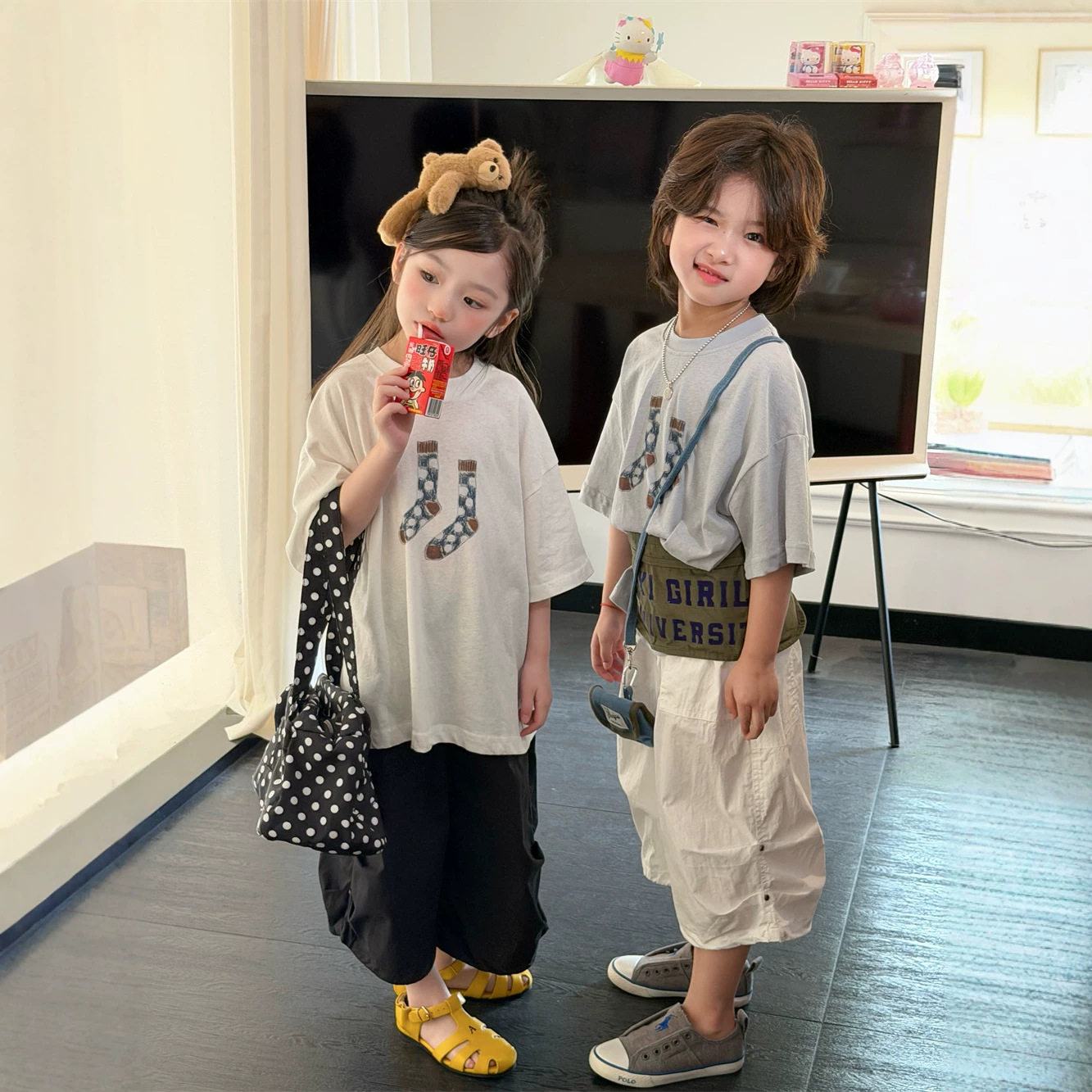 2026夏季新款韩系男女童卡通袜子印花T恤儿童百搭宽松短袖上衣潮