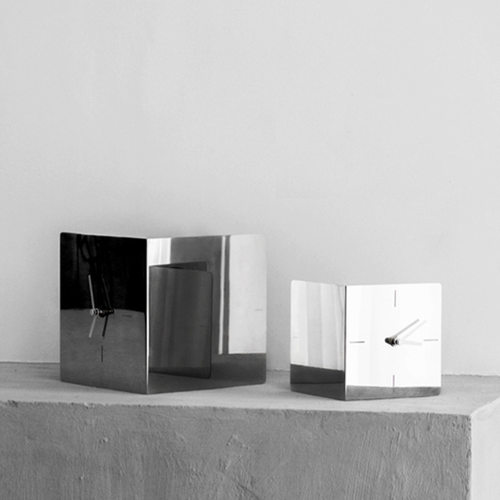 现代轻奢创意金属不锈钢时钟摆件样板房售楼处家居卧室床头装饰品