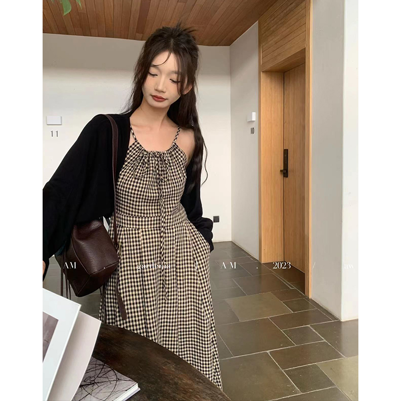 休闲格纹吊带清新甜美